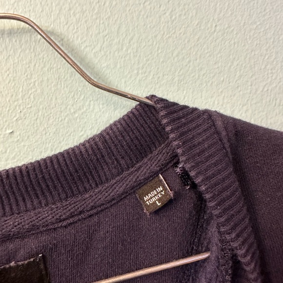 GUESS Sweater - Picture 2 of 2